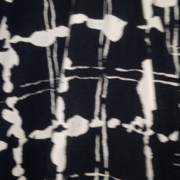 Express Design Black and White Large Fenced-Splat Pattern Size 12 Button up - Picture 2 of 6